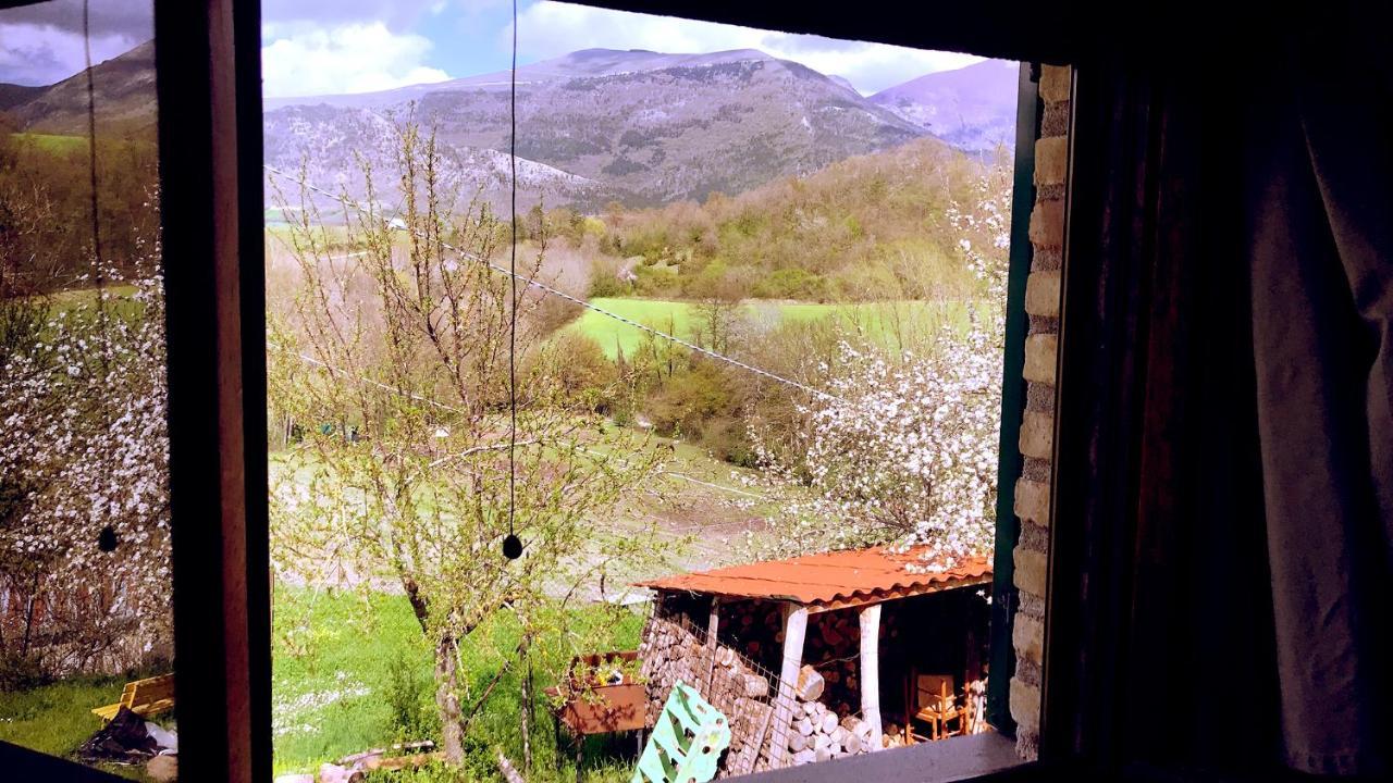 Pian D'Isola Bed & Breakfast Costacciaro Exterior photo